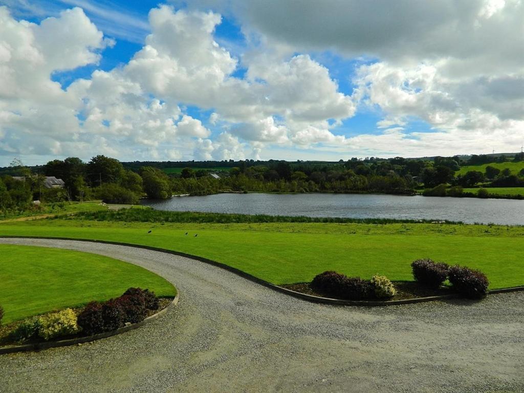 Lake House Dunmanway Exteriör bild